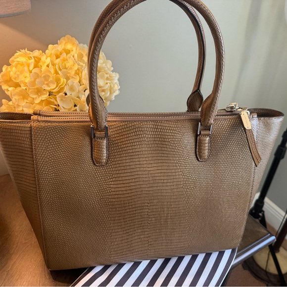 Henry Bendel  embossed leather Tote Bag - Picture 4 of 11